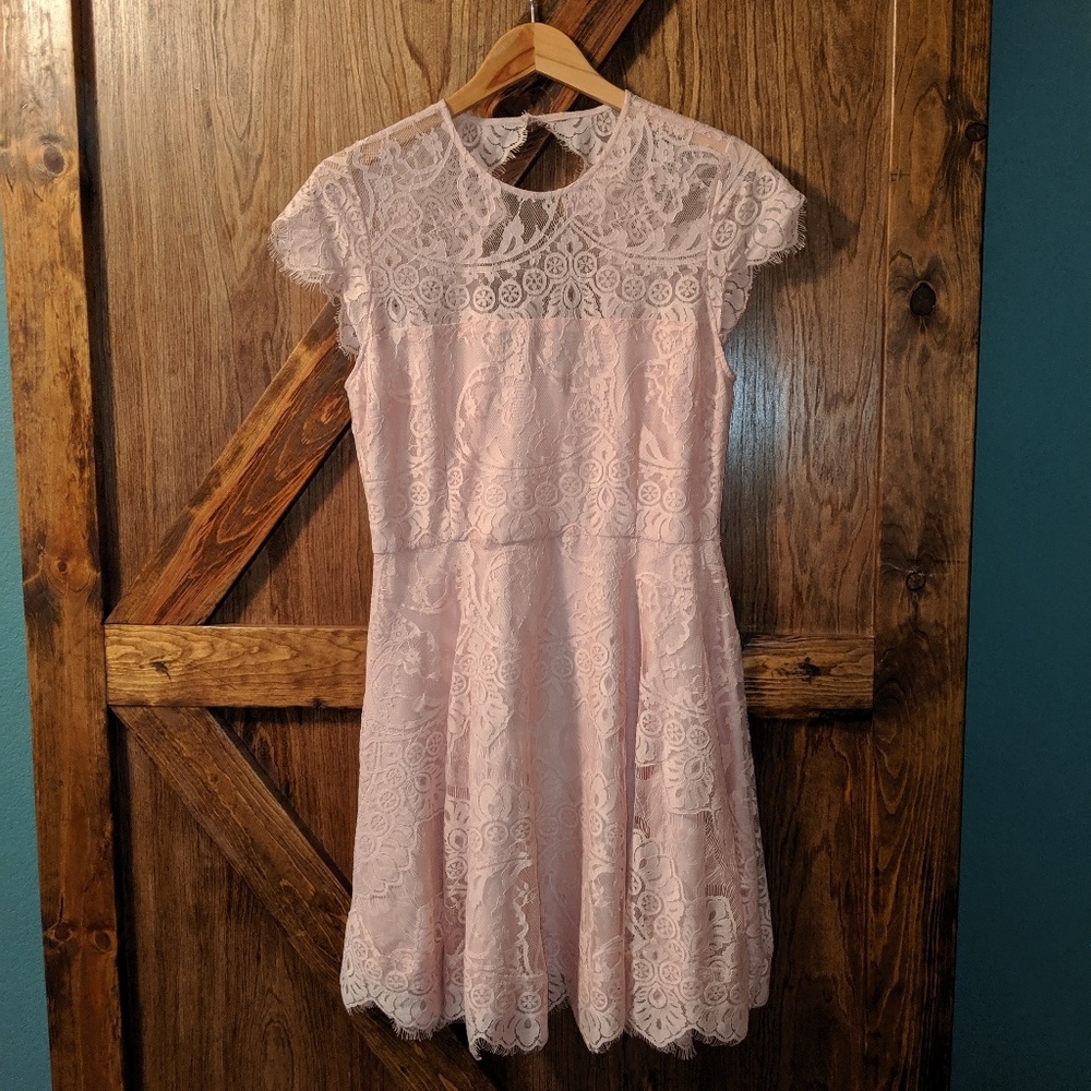 Classic & Dainty B.B. Dakota lace cocktail dress